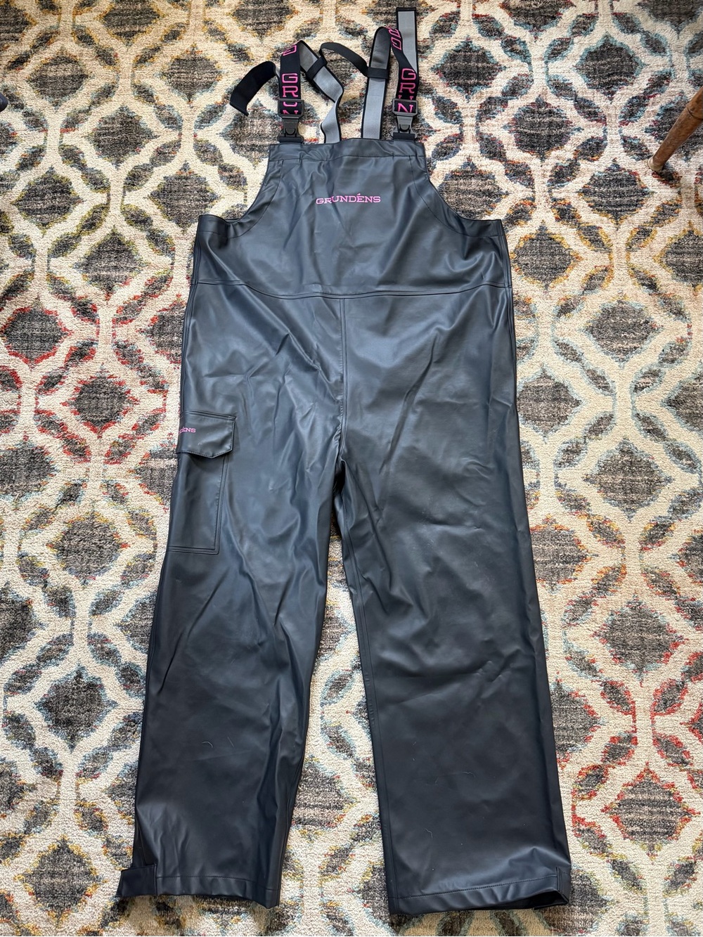 Grundens women’s black Neptune bibs. Size L.